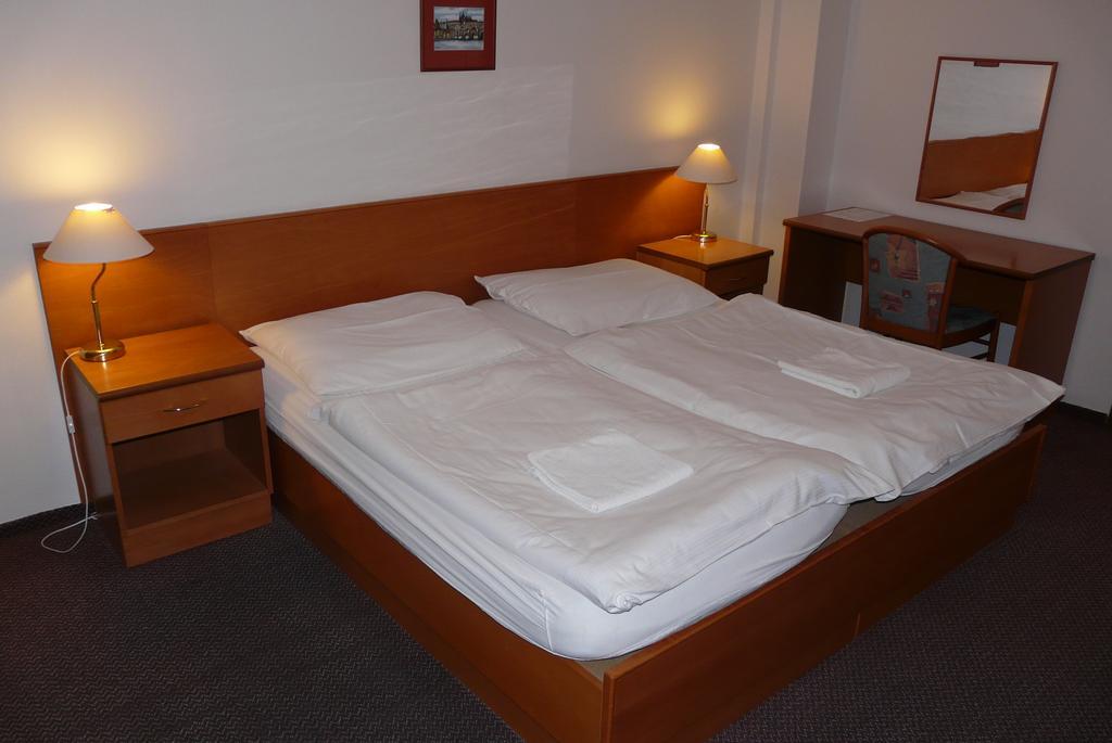 Cmc Residence & Conference Inn Čelákovice Zewnętrze zdjęcie